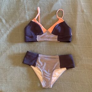 Adorable Seea bikini. Stays put!